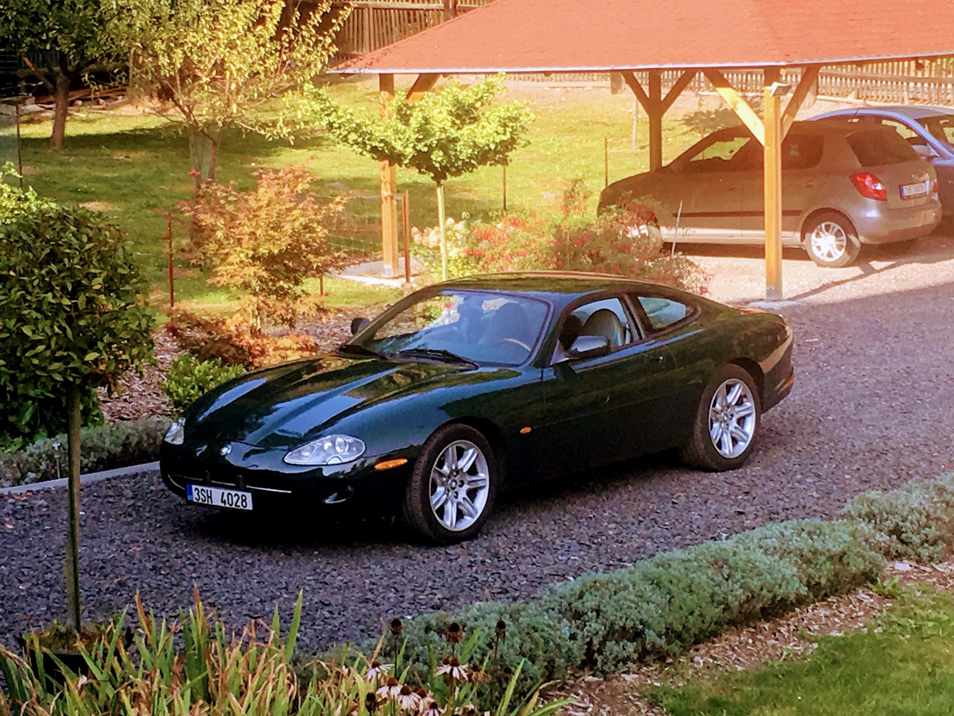 Jaguar XK8 4.0 X100 - Art of Performance